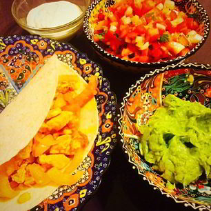 Рецепт Фахитас с курицей с соусами сальса и гуакамоле