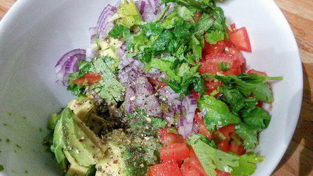 Рецепт лосося с соусом сальса из авокадо