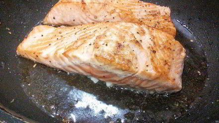 Рецепт лосося с соусом сальса из авокадо