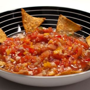 Рецепт Мексиканской сальсы с кукурузными чипсами