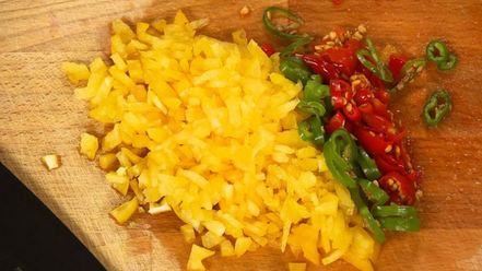 Рецепт мексиканской сальсы с кукурузными чипсами