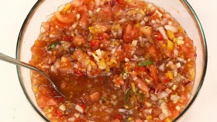 Рецепт мексиканской сальсы с кукурузными чипсами