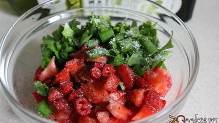 Рецепт острой клубничной сальсы