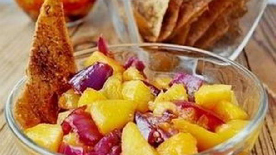 Рецепт персиковой сальсы с чипсами из лаваша со специями