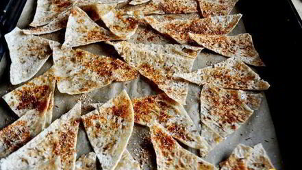 Рецепт персиковой сальсы с чипсами из лаваша