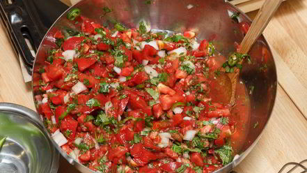 Рецепт сальсы из летних помидоров