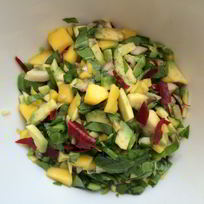 Рецепт Сальсы из манго, авокадо со щавелем с заправкой из маракуйи