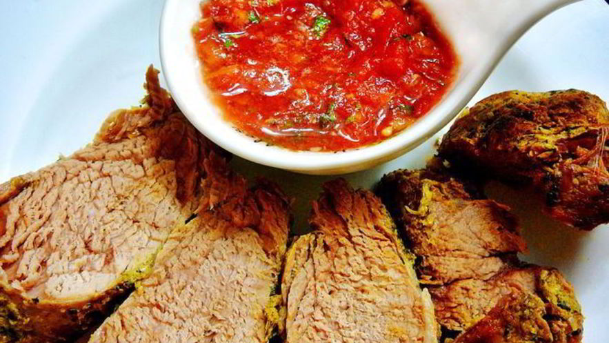 Рецепт свиной вырезки маринованной в кинзе и томатная сальса