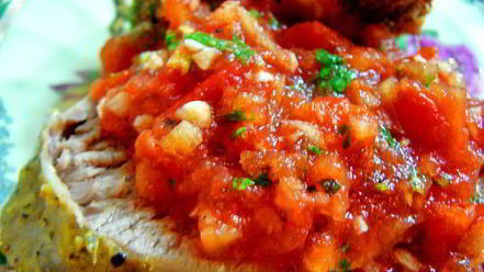 Рецепт свиной вырезки маринованной в кинзе и томатная сальса