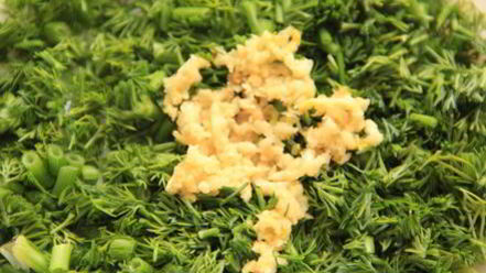 Рецепт курицы в орехово-чесночном соусе сациви