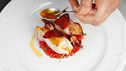 Рецепт фаршированных кальмаров на тартаре из томатов