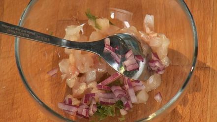 Рецепт строганины, тартар и солонина из омуля на льду