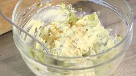 Рецепт сэндвича с рыбными пальчиками и тартаром