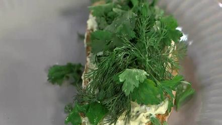 Рецепт сэндвича с рыбными пальчиками и тартаром