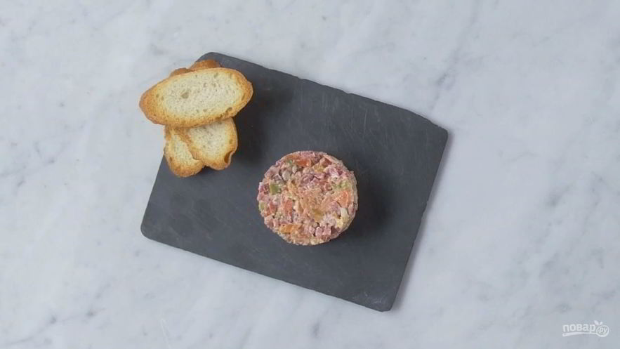 Рецепт тартара из чоризо с сыром и томатами