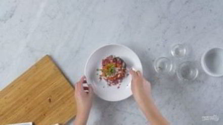 Рецепт тартара из чоризо с сыром и томатами