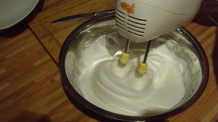 Рецепт тартара из форели на блинчиках из батата, авокадо-рукола салат