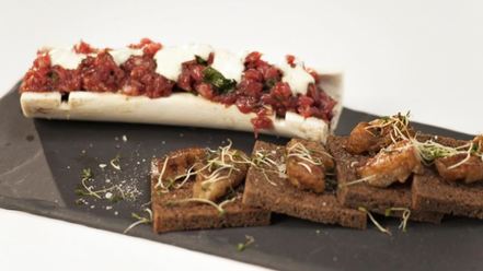 Рецепт тартара из говядины с мозговой косточкой