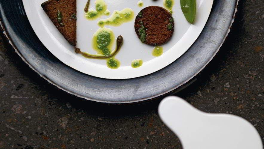 Рецепт тартара из говядины с щавелем, каперсами и сухарями