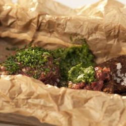 Рецепт Тартара из говядины с зеленой пастой