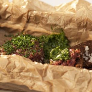 Рецепт Тартара из говядины с зеленой пастой