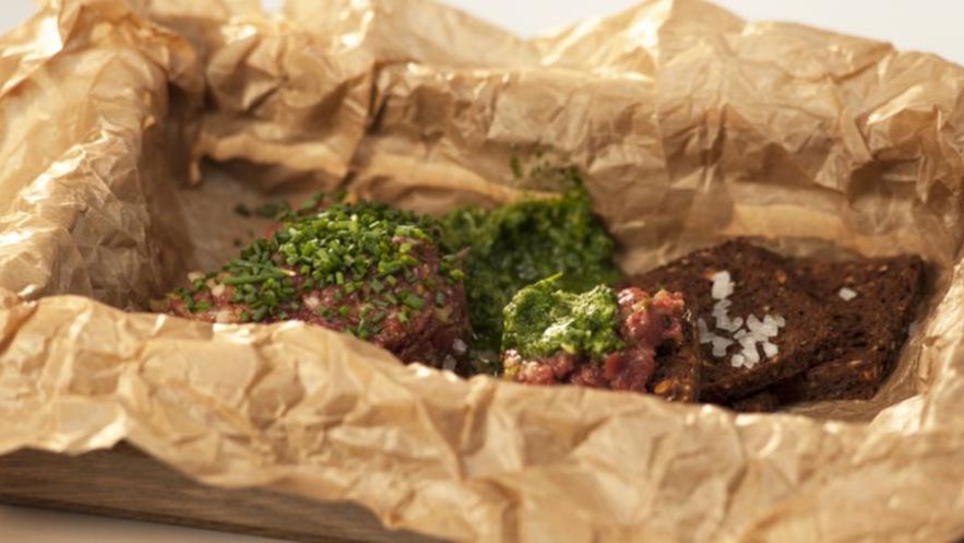 Рецепт тартара из говядины с зеленой пастой