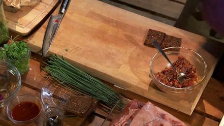 Рецепт тартара из говядины с зеленой пастой