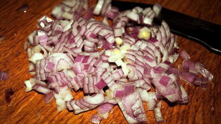 Рецепт тартара из лосося с салатом рукола-помидоры