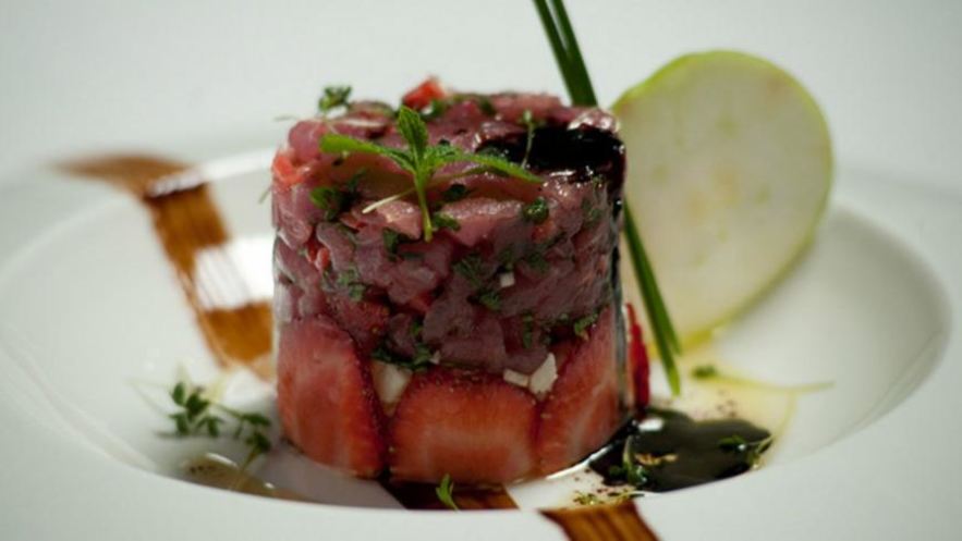 Рецепт тартара из тунца со свежей клубникой