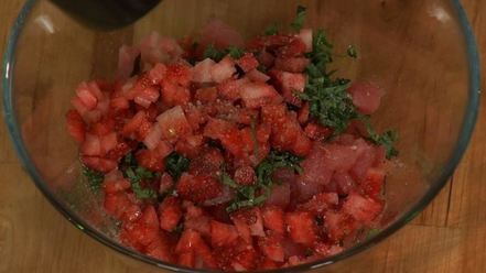 Рецепт тартара из тунца со свежей клубникой