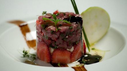 Рецепт тартара из тунца со свежей клубникой