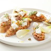 Рецепт Тостов с тартаром из лосося и рикоттой