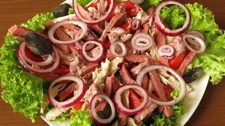 Рецепт мясного салата с майонезом-ткемали