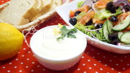 Рецепт сырного соуса-заправки для салатов