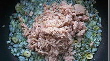 Рецепт томатного соуса с тунцом для спагетти