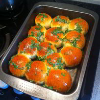 Красный борщ с пампушками