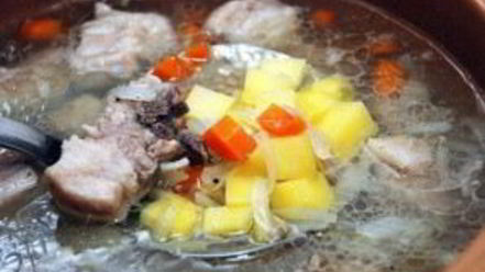 Рецепт зеленого борща со щавелем и яйцом