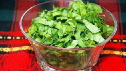 Рецепт зеленого борща со щавелем и яйцом