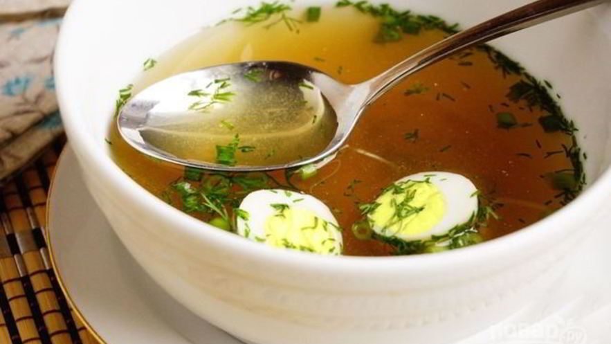 Рецепт базового куриного бульона с перепелиными яйцами