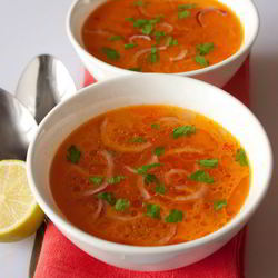 Рецепт Бульона из индейки с помидорами и острым перцем