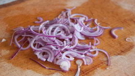 Рецепт бульона из индейки с помидорами и острым перцем