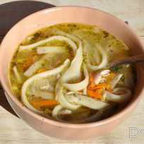 Бульон с домашней лапшой