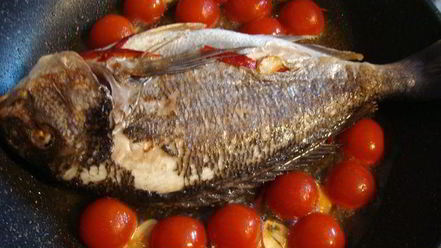 Рецепт дорады в сумасшедшем бульоне