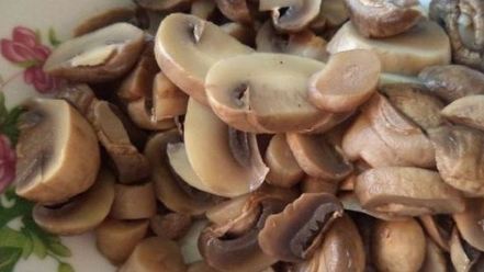 Рецепт грибного супа на курином бульоне