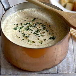 Рецепт Крема-супа из мирпуа шампиньонов со сливками на курином бульоне