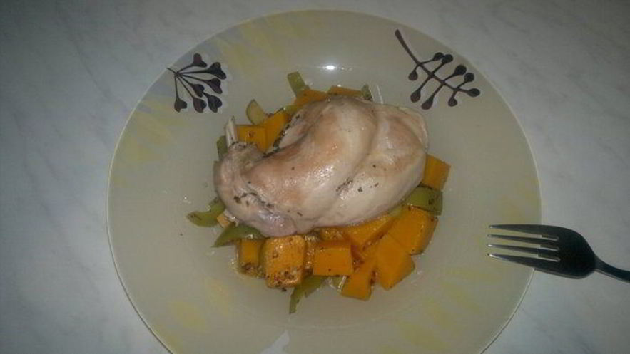 Рецепт кролика в прованском бульоне с тушеной тыквой и перцем