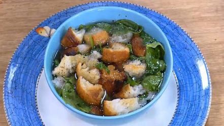 Рецепт куриного бульона с яйцом и беконом