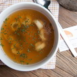 Рецепт Наваристого бульона с мини-пельменями