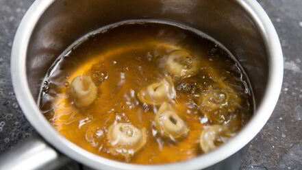 Рецепт наваристого бульона с мини-пельменями