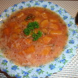 Рецепт Супа на курином бульоне с мускатной тыквой и луком